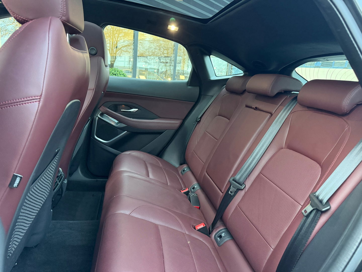 Jaguar E-Pace 1.5 P300e AWD R-Dynamic HSE Pano|Memory|Meridian|Carplay|310PK|Camera