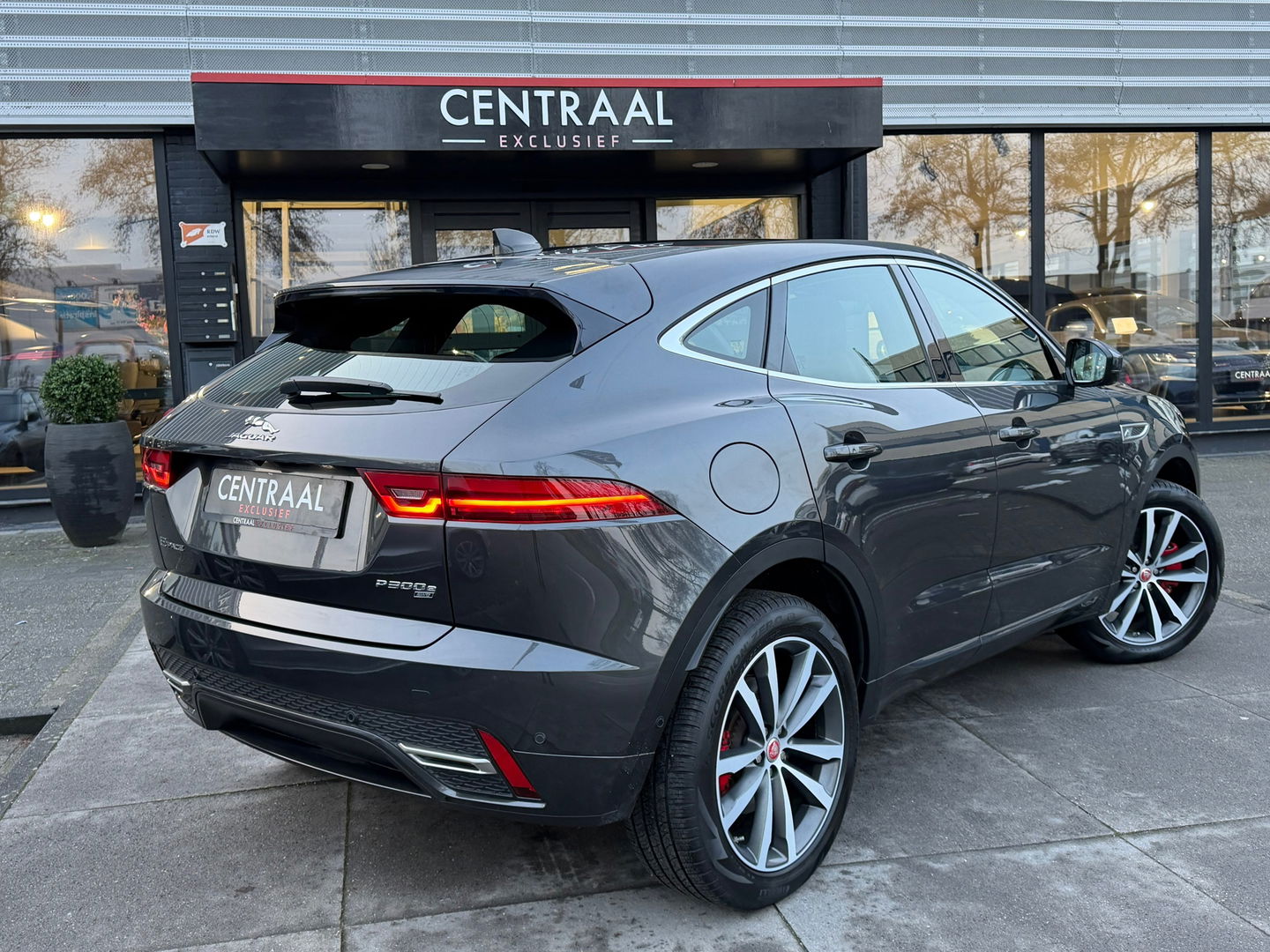 Jaguar E-Pace 1.5 P300e AWD R-Dynamic HSE Pano|Memory|Meridian|Carplay|310PK|Camera