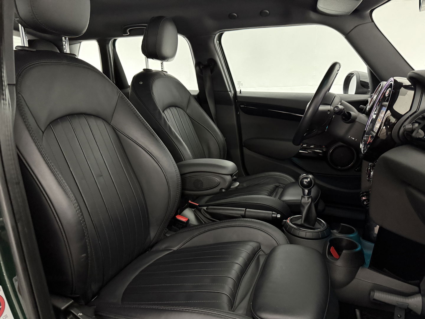 MINI Cooper 1.5 Cooper Chili Serious Business | Clima | Cruise | Navi | Parkeersens. | Keyless