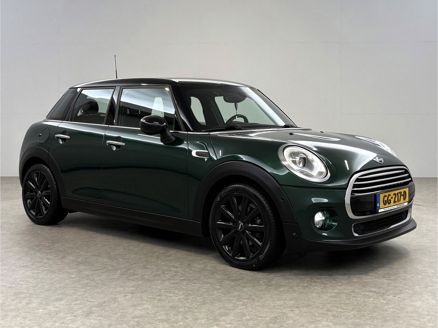 MINI Cooper 1.5 Cooper Chili Serious Business | Clima | Cruise | Navi | Parkeersens. | Keyless
