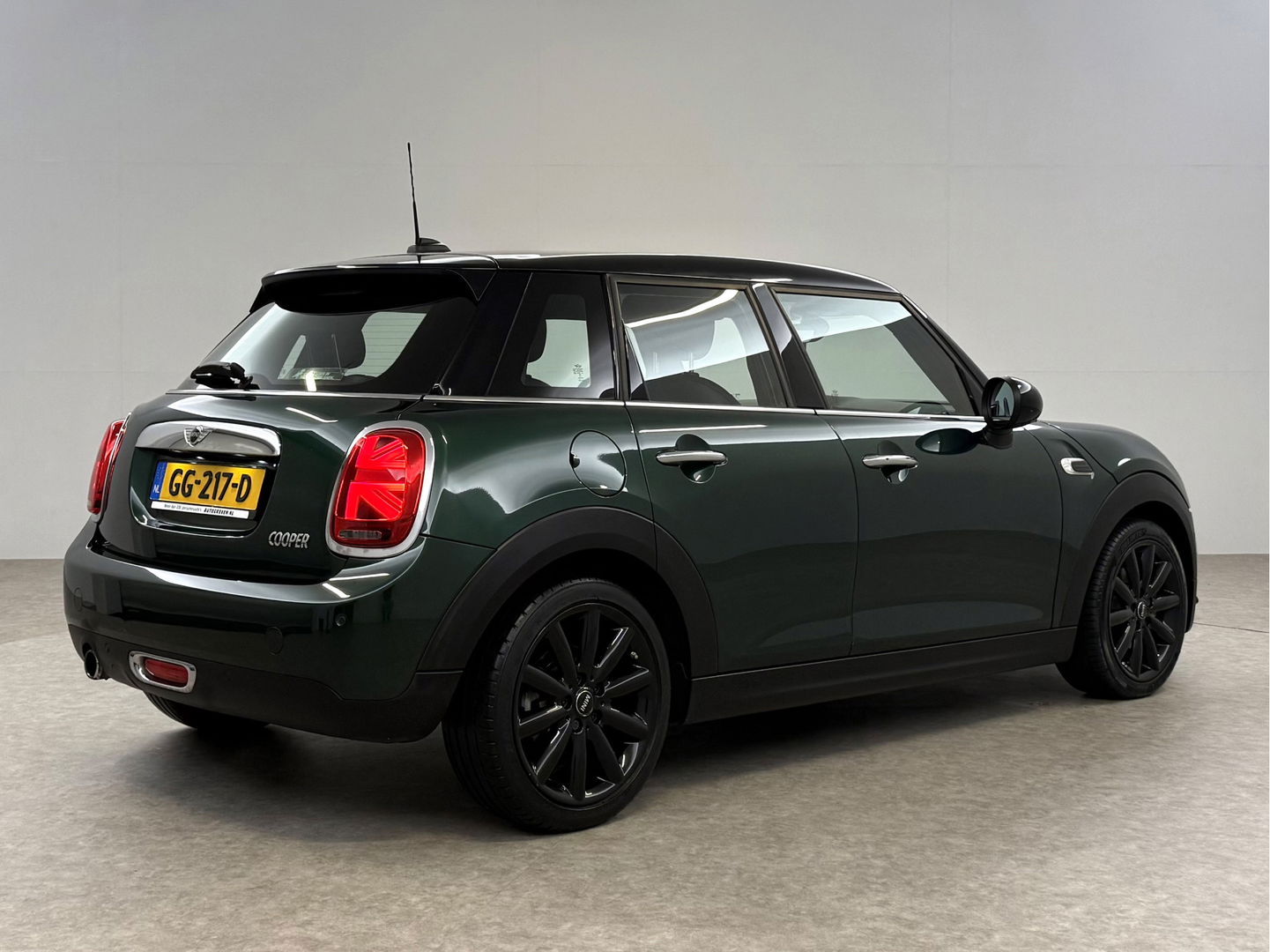 MINI Cooper 1.5 Cooper Chili Serious Business | Clima | Cruise | Navi | Parkeersens. | Keyless