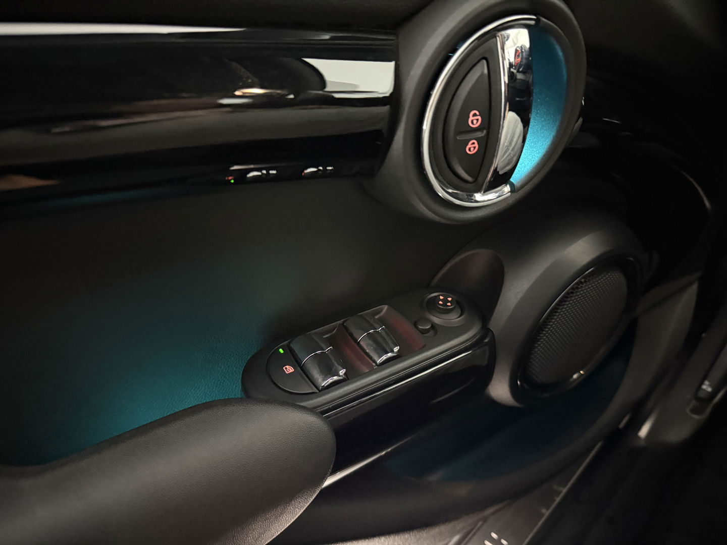 MINI Cooper 1.5 Cooper Chili Serious Business | Clima | Cruise | Navi | Parkeersens. | Keyless