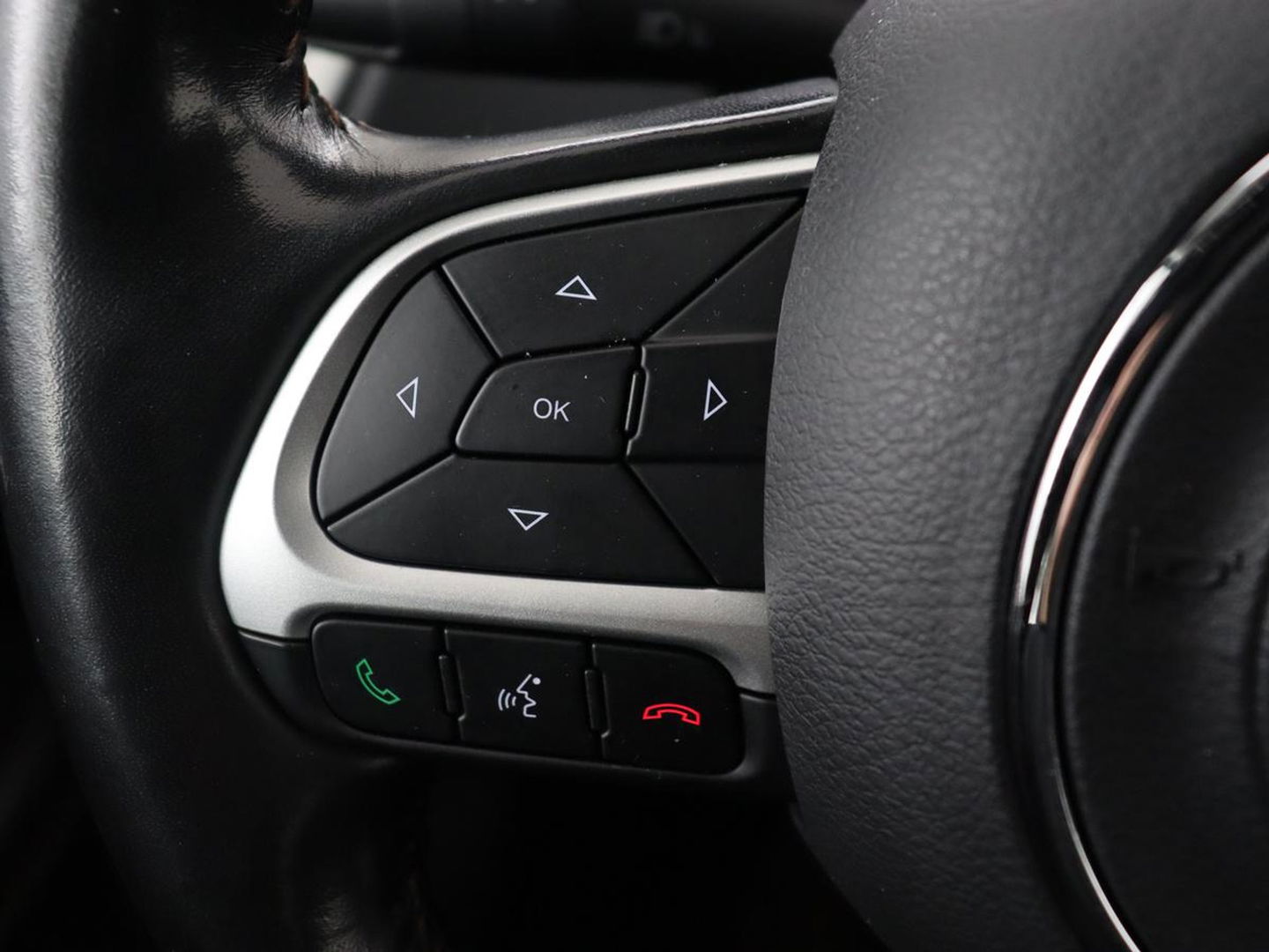 Jeep Compass 1.3T Longitude | Automaat | Trekhaak | Keyless | Carplay | Climate control | Parkeerhulp | Cruise control | DAB | Bluetooth