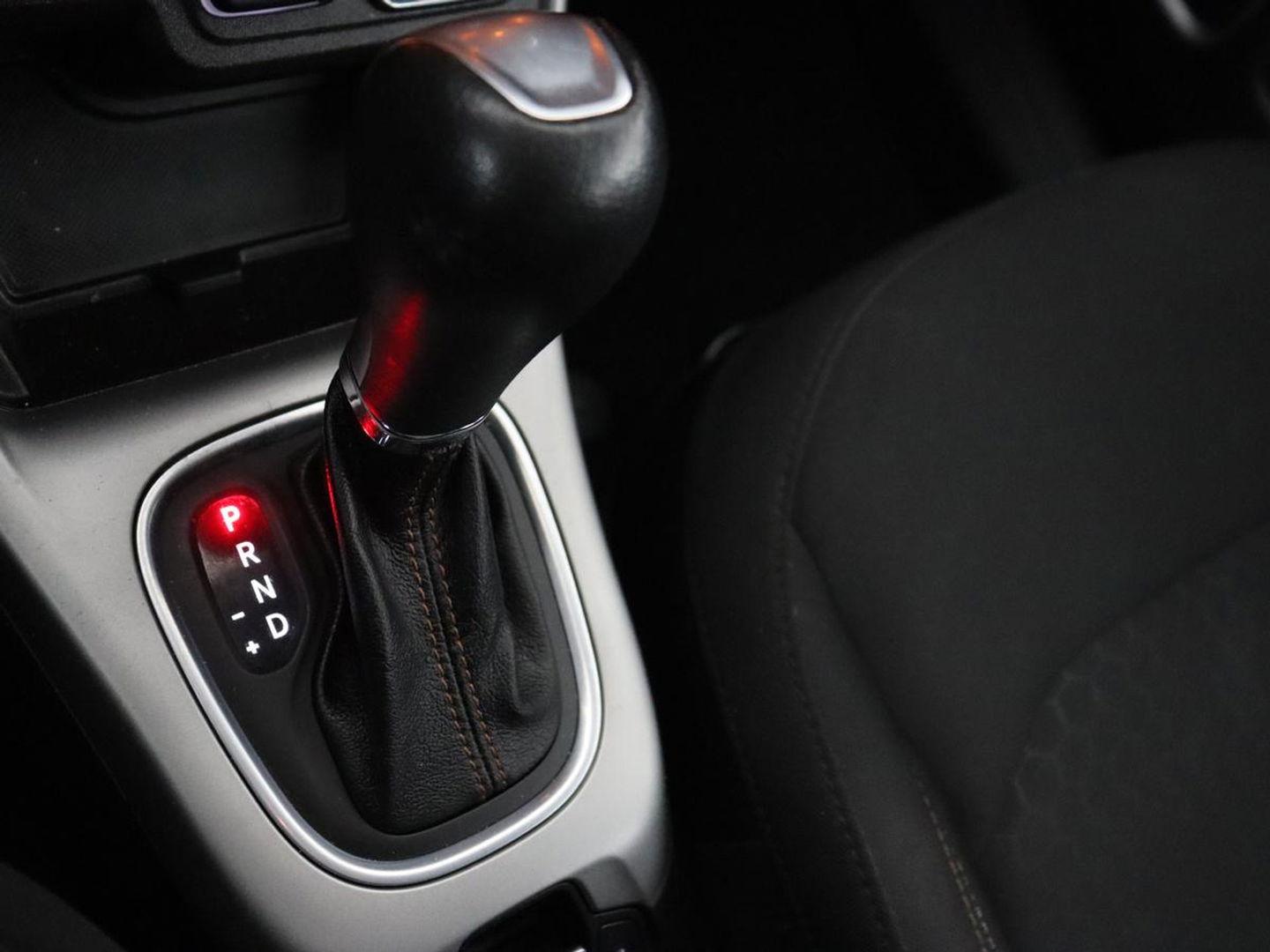 Jeep Compass 1.3T Longitude | Automaat | Trekhaak | Keyless | Carplay | Climate control | Parkeerhulp | Cruise control | DAB | Bluetooth