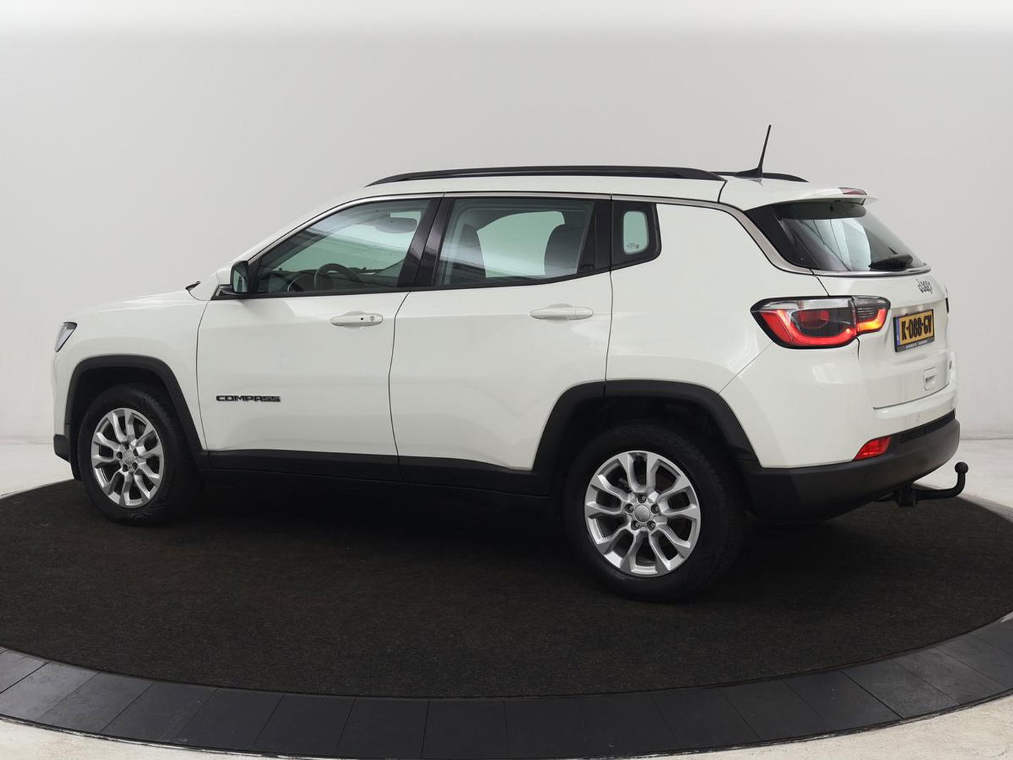 Jeep Compass 1.3T Longitude | Automaat | Trekhaak | Keyless | Carplay | Climate control | Parkeerhulp | Cruise control | DAB | Bluetooth