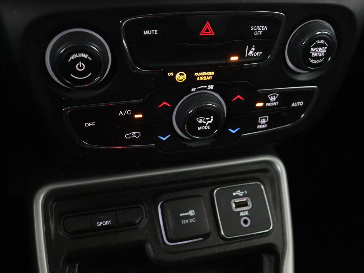 Jeep Compass 1.3T Longitude | Automaat | Trekhaak | Keyless | Carplay | Climate control | Parkeerhulp | Cruise control | DAB | Bluetooth