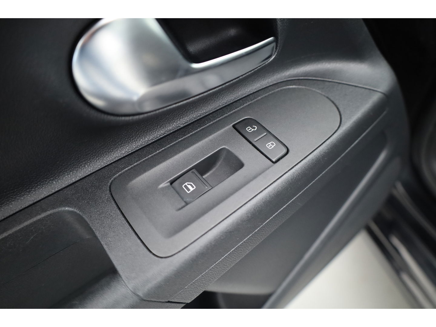 Volkswagen up! 1.0 move up! BlueMotion | Navigatie | Bluetooth | Airco | All Seasons