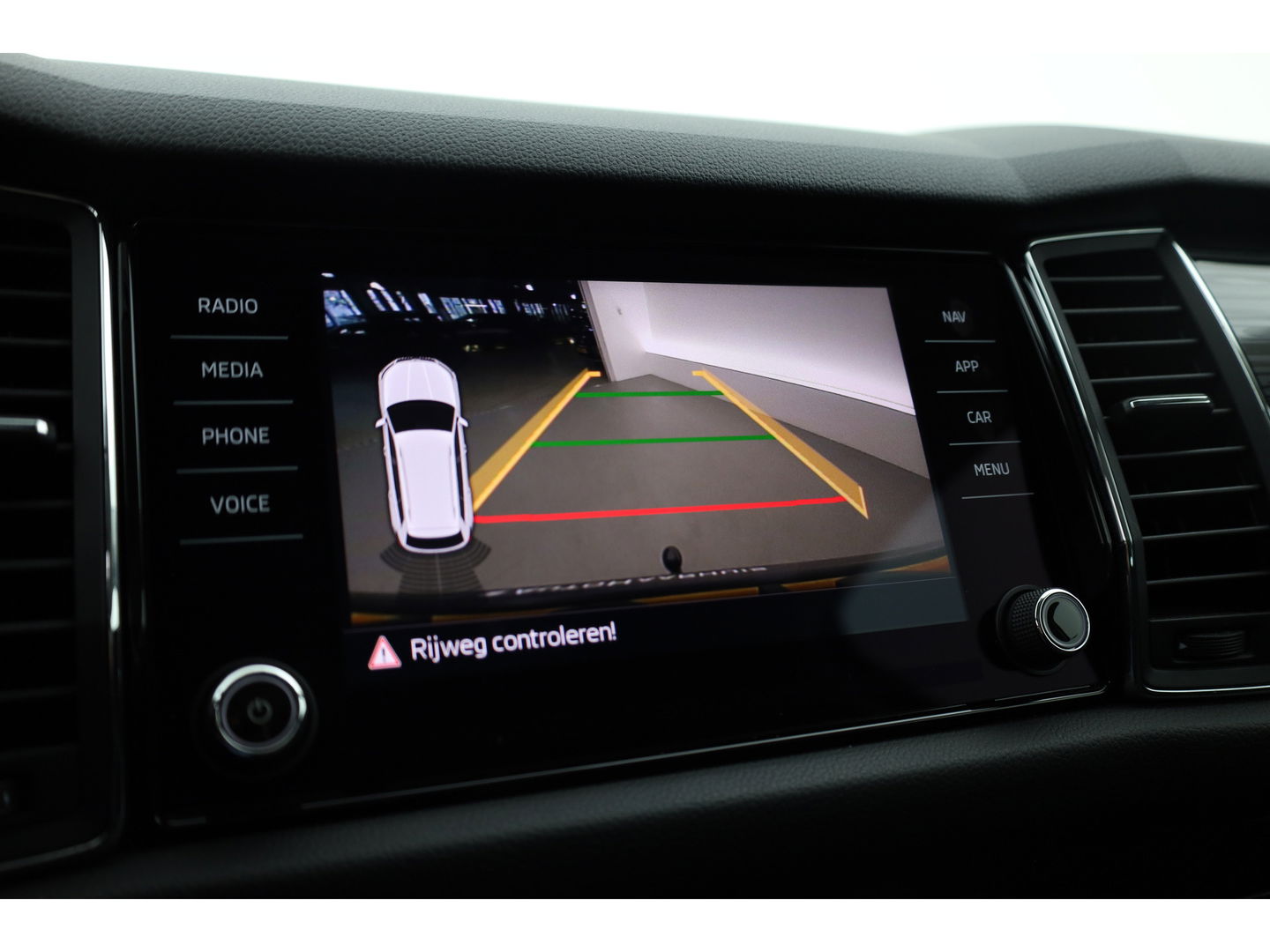 Škoda Kodiaq 1.5 TSI Style Business 7p. DSG | Pano | Camera | Trekhaak | Apple CarPlay | Dodehoekdet. | Stoelverw. | Keyless | Navi