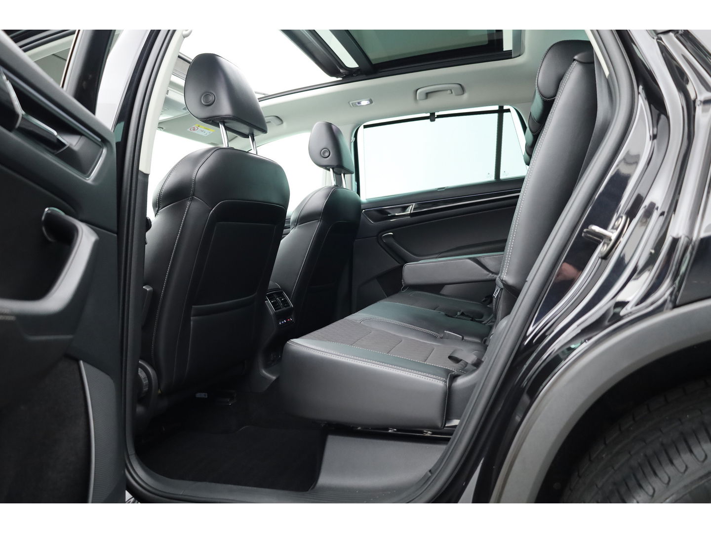 Škoda Kodiaq 1.5 TSI Style Business 7p. DSG | Pano | Camera | Trekhaak | Apple CarPlay | Dodehoekdet. | Stoelverw. | Keyless | Navi