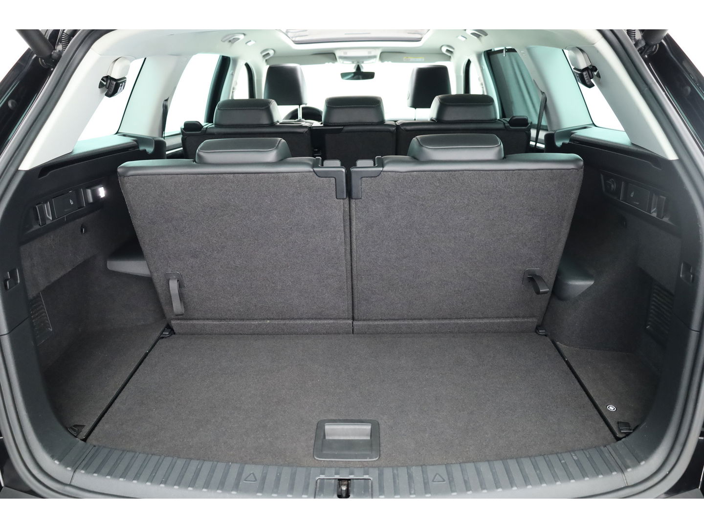 Škoda Kodiaq 1.5 TSI Style Business 7p. DSG | Pano | Camera | Trekhaak | Apple CarPlay | Dodehoekdet. | Stoelverw. | Keyless | Navi