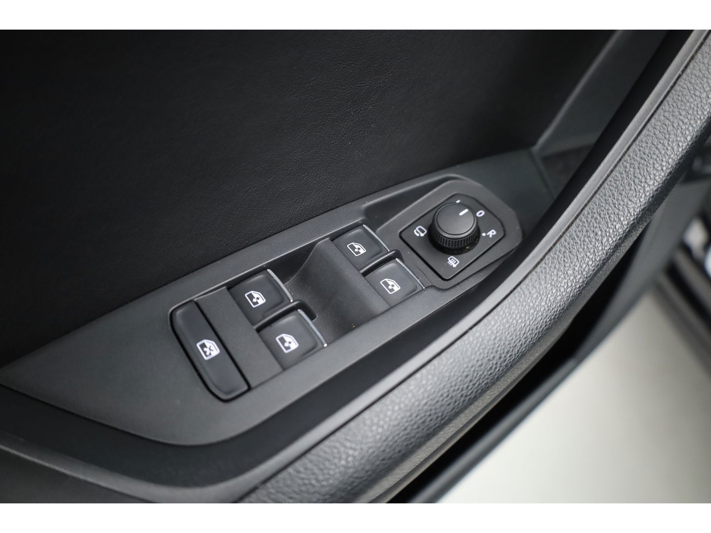 Škoda Kodiaq 1.5 TSI Style Business 7p. DSG | Pano | Camera | Trekhaak | Apple CarPlay | Dodehoekdet. | Stoelverw. | Keyless | Navi