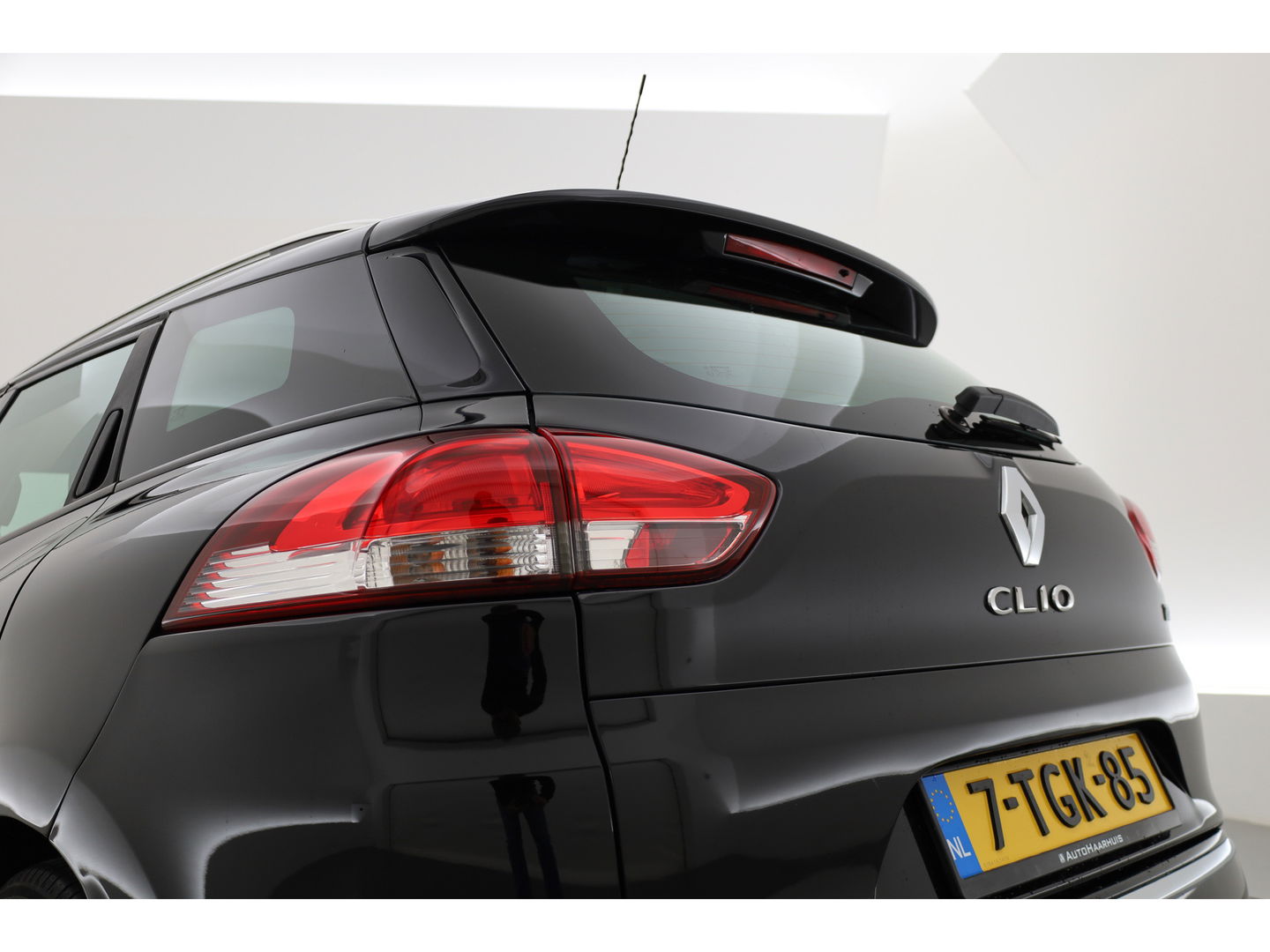 Renault Clio Estate 0.9 TCe | Navi | Cruise Control | PDC+A | Airco | Bluetooth | 16''