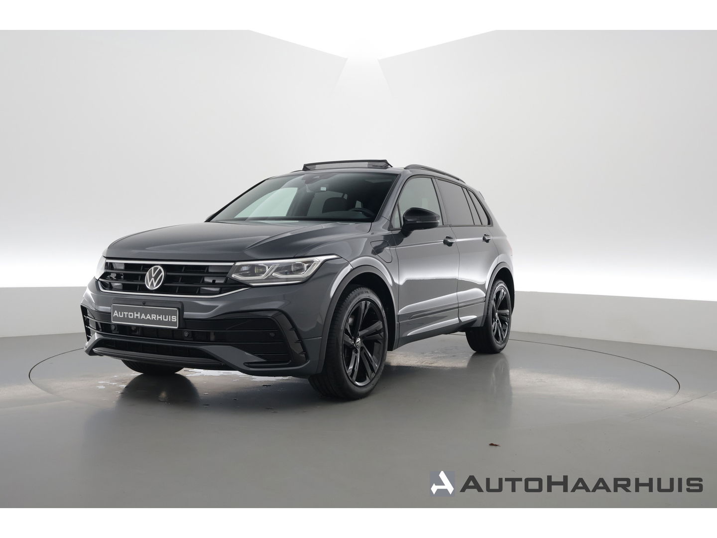 Volkswagen Tiguan 1.4 TSI eHybrid R-Line Black style | Pano | 360cam | Elek. Trekhaak | 19'' | Stoel- Stuurverw. | Adapt. Cruise |
