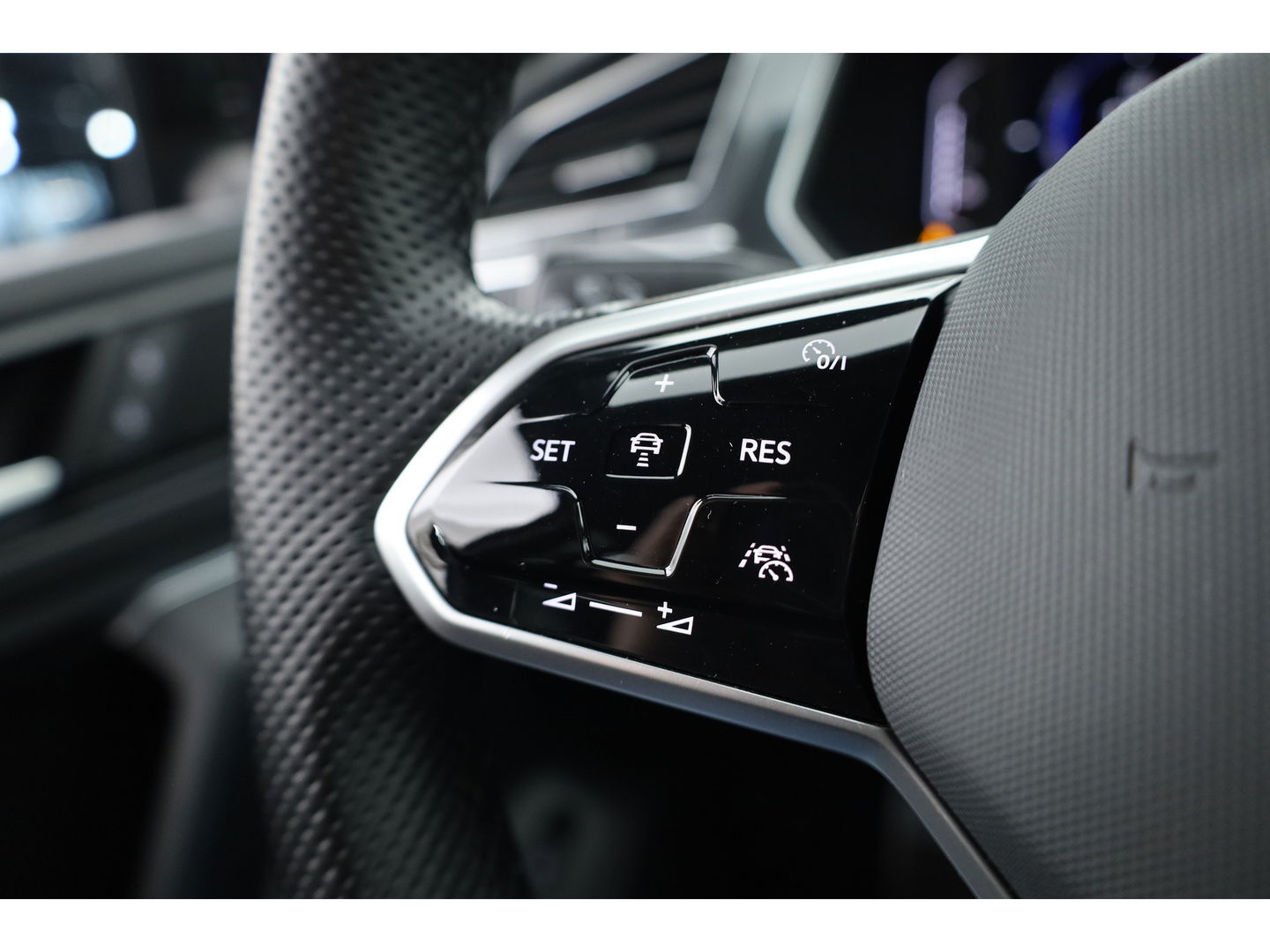 Volkswagen Tiguan 1.4 TSI eHybrid R-Line Black style | Pano | 360cam | Elek. Trekhaak | 19'' | Stoel- Stuurverw. | Adapt. Cruise |