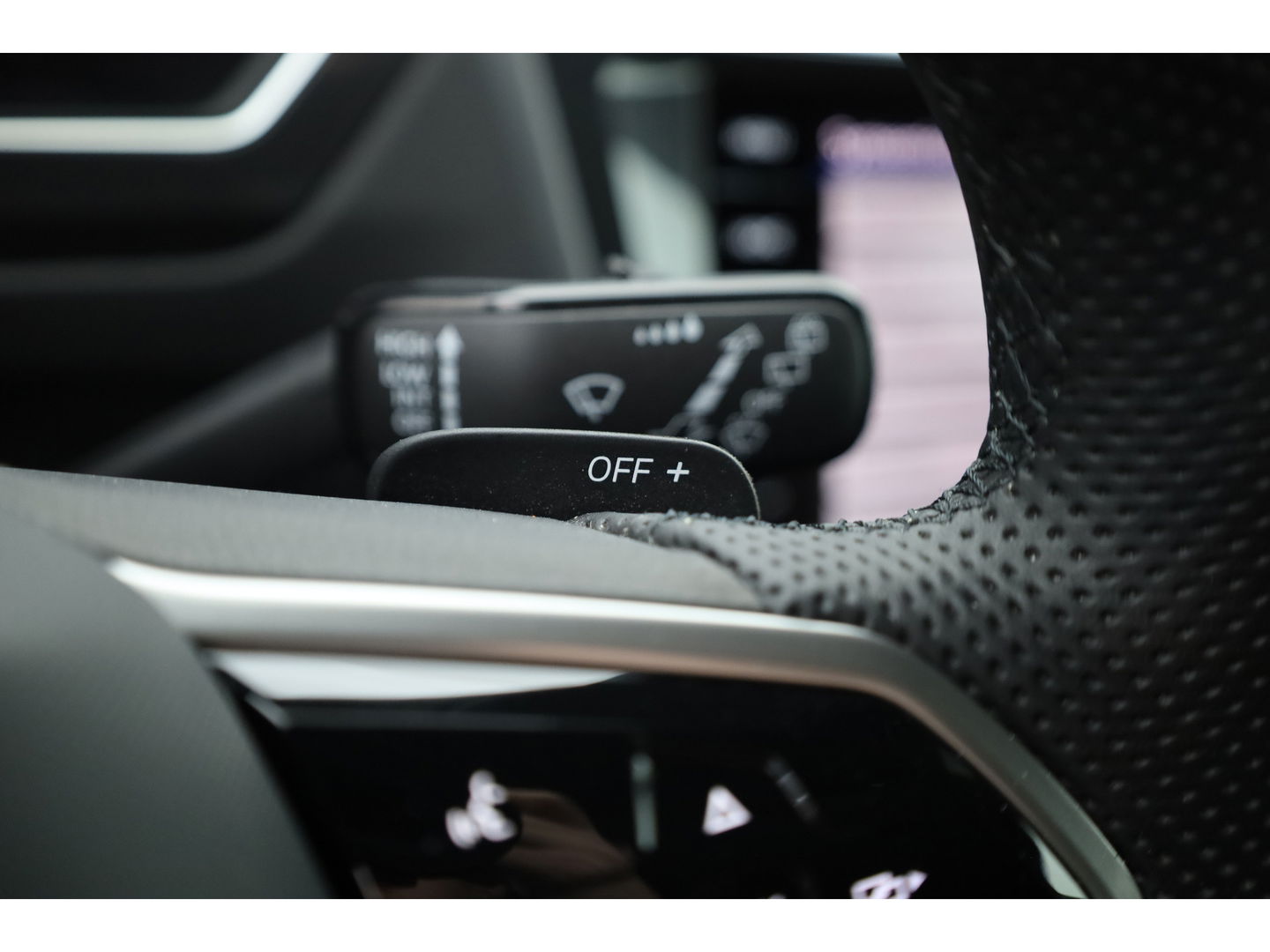 Volkswagen Tiguan 1.4 TSI eHybrid R-Line Black style | Pano | 360cam | Elek. Trekhaak | 19'' | Stoel- Stuurverw. | Adapt. Cruise |