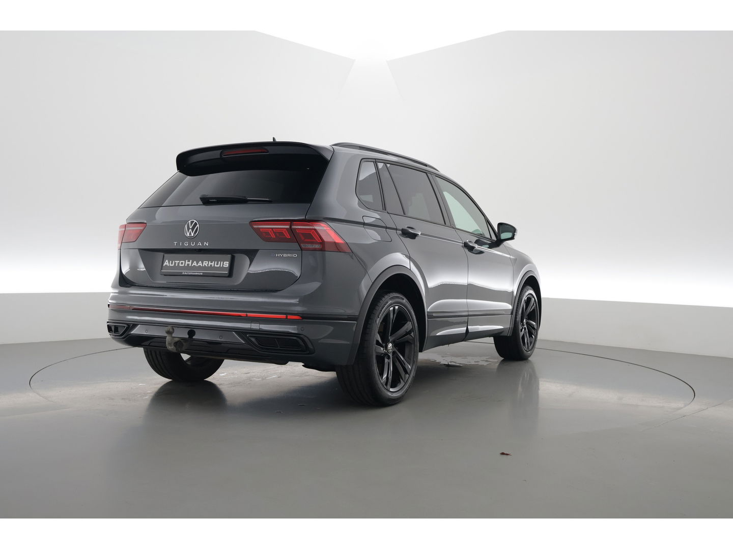 Volkswagen Tiguan 1.4 TSI eHybrid R-Line Black style | Pano | 360cam | Elek. Trekhaak | 19'' | Stoel- Stuurverw. | Adapt. Cruise |
