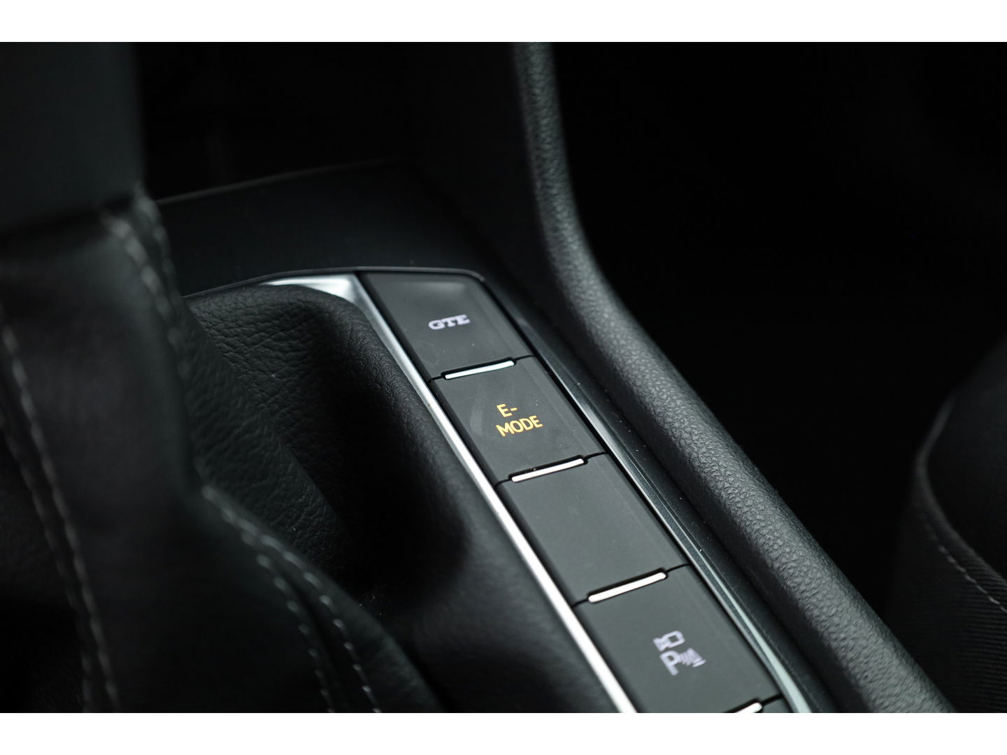 Volkswagen Tiguan 1.4 TSI eHybrid R-Line Black style | Pano | 360cam | Elek. Trekhaak | 19'' | Stoel- Stuurverw. | Adapt. Cruise |