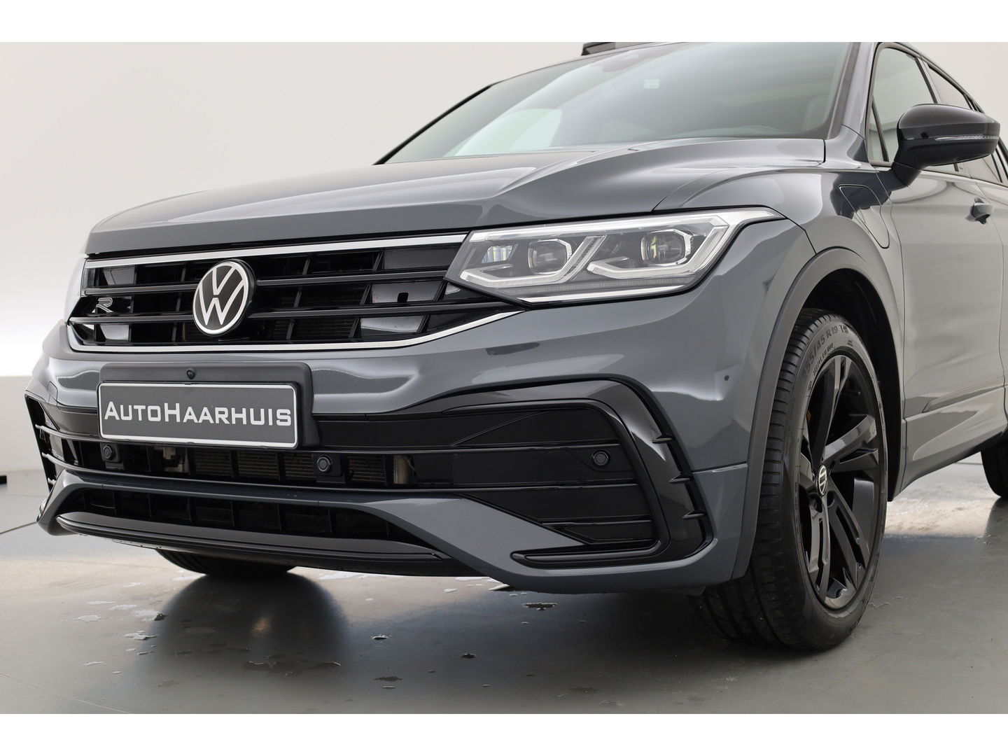Volkswagen Tiguan 1.4 TSI eHybrid R-Line Black style | Pano | 360cam | Elek. Trekhaak | 19'' | Stoel- Stuurverw. | Adapt. Cruise |