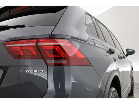 Volkswagen Tiguan 1.4 TSI eHybrid R-Line Black style | Pano | 360cam | Elek. Trekhaak | 19'' | Stoel- Stuurverw. | Adapt. Cruise |