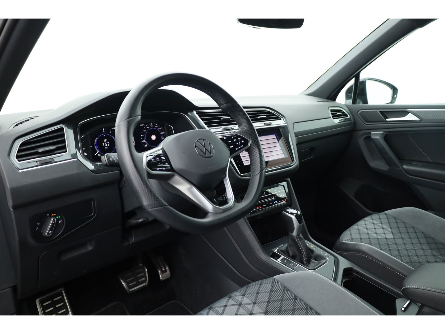 Volkswagen Tiguan 1.4 TSI eHybrid R-Line Black style | Pano | 360cam | Elek. Trekhaak | 19'' | Stoel- Stuurverw. | Adapt. Cruise |