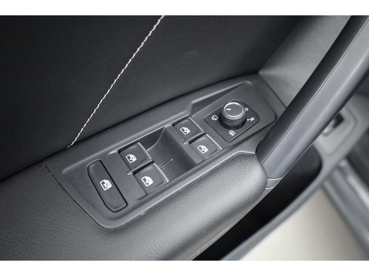 Volkswagen Tiguan 1.4 TSI eHybrid R-Line Black style | Pano | 360cam | Elek. Trekhaak | 19'' | Stoel- Stuurverw. | Adapt. Cruise |