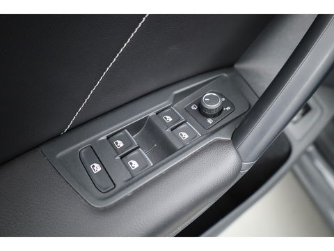 Volkswagen Tiguan 1.4 TSI eHybrid R-Line Black style | Pano | 360cam | Elek. Trekhaak | 19'' | Stoel- Stuurverw. | Adapt. Cruise |