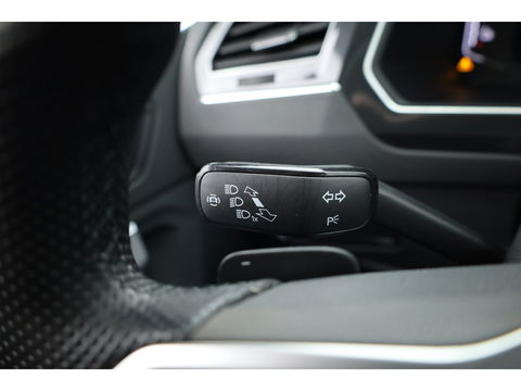 Volkswagen Tiguan 1.4 TSI eHybrid R-Line Black style | Pano | 360cam | Elek. Trekhaak | 19'' | Stoel- Stuurverw. | Adapt. Cruise |