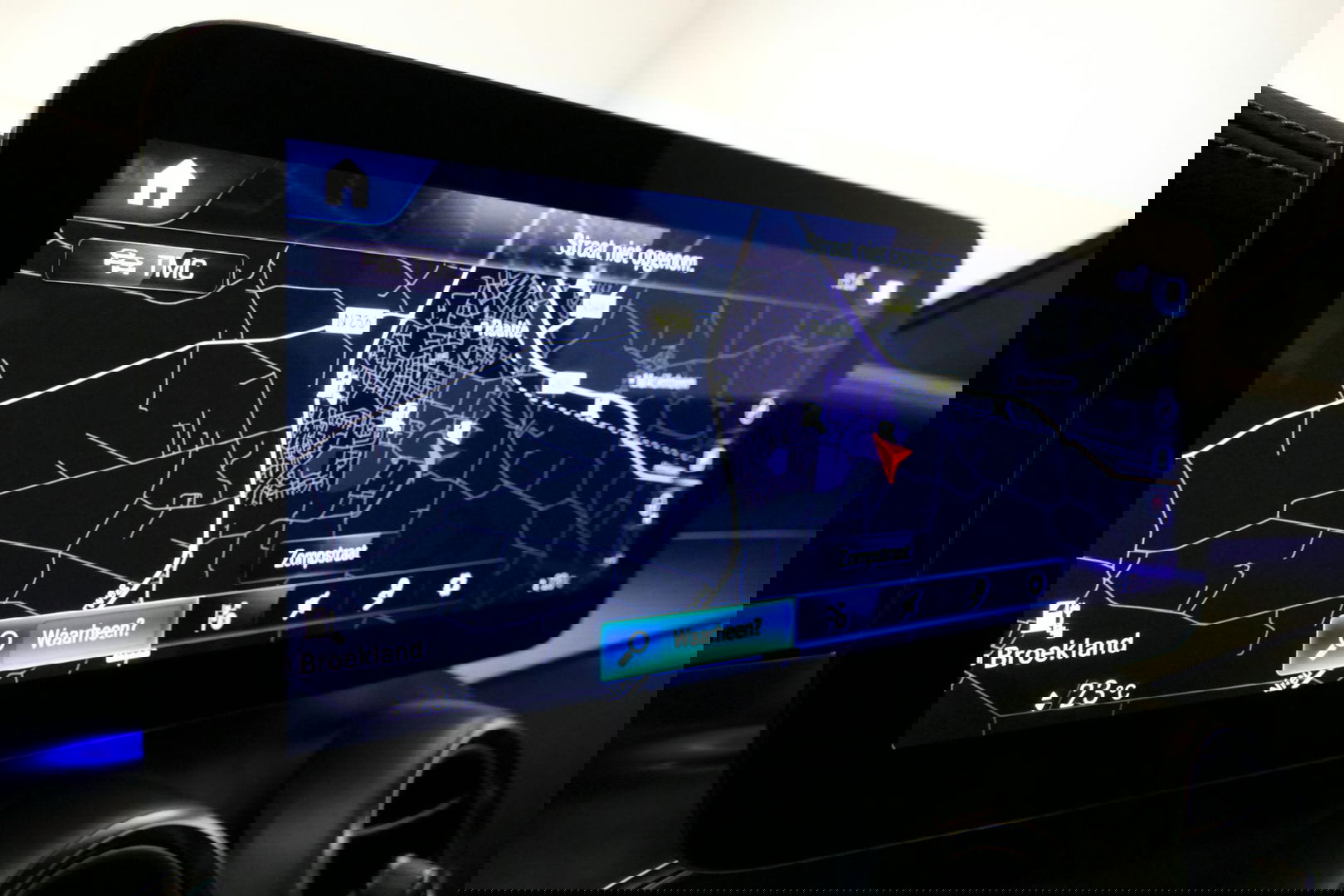 Mercedes-Benz GLC 300e 4MATIC AMG Line / Panamericana Grille / Panoramadak / Elektr. verstelbare voorstoelen + memory / Apple Carplay - Android Auto / Sfeerverlichting / Rondomzichtcamera / MANUFAKTUR kleur / Elektr. wegklapbare trekhaak / 21'' LMV / Keyless / LED High Per