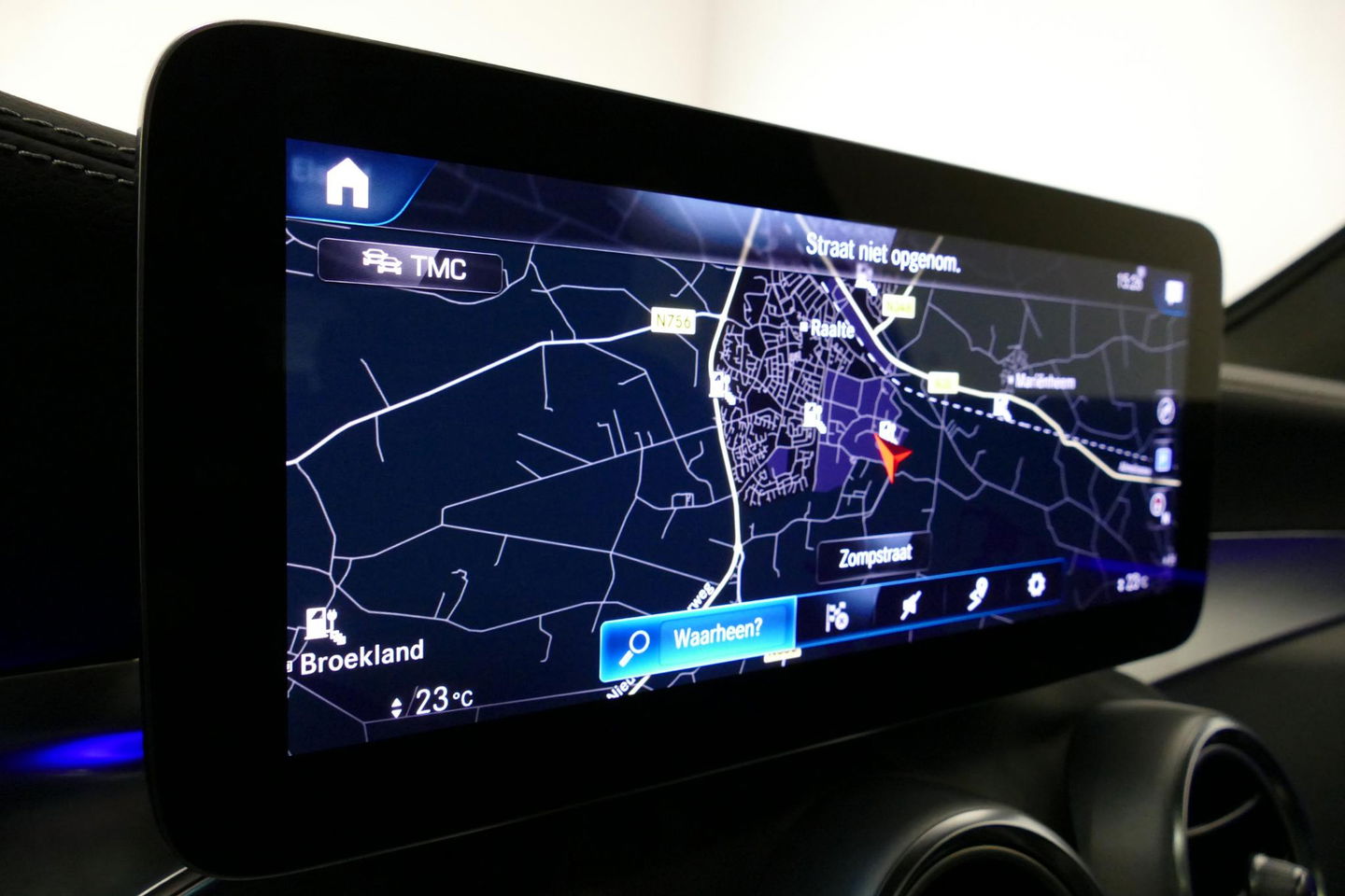 Mercedes-Benz GLC 300e 4MATIC AMG Line / Panamericana Grille / Panoramadak / Elektr. verstelbare voorstoelen + memory / Apple Carplay - Android Auto / Sfeerverlichting / Rondomzichtcamera / MANUFAKTUR kleur / Elektr. wegklapbare trekhaak / 21'' LMV / Keyless / LED High Per