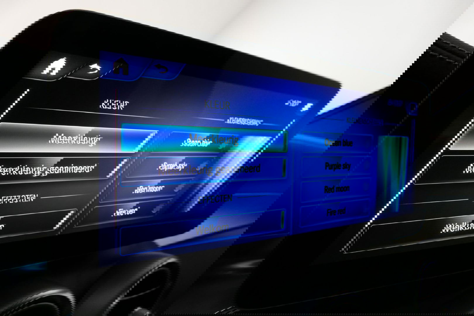 Mercedes-Benz GLC 300e 4MATIC AMG Line / Panamericana Grille / Panoramadak / Elektr. verstelbare voorstoelen + memory / Apple Carplay - Android Auto / Sfeerverlichting / Rondomzichtcamera / MANUFAKTUR kleur / Elektr. wegklapbare trekhaak / 21'' LMV / Keyless / LED High Per