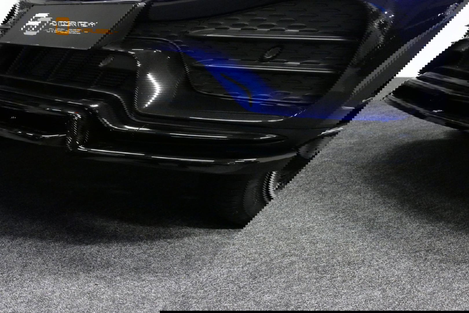 Mercedes-Benz GLC 300e 4MATIC AMG Line / Panamericana Grille / Panoramadak / Elektr. verstelbare voorstoelen + memory / Apple Carplay - Android Auto / Sfeerverlichting / Rondomzichtcamera / MANUFAKTUR kleur / Elektr. wegklapbare trekhaak / 21'' LMV / Keyless / LED High Per