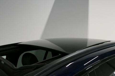 Mercedes-Benz GLC 300e 4MATIC AMG Line / Panamericana Grille / Panoramadak / Elektr. verstelbare voorstoelen + memory / Apple Carplay - Android Auto / Sfeerverlichting / Rondomzichtcamera / MANUFAKTUR kleur / Elektr. wegklapbare trekhaak / 21'' LMV / Keyless / LED High Per