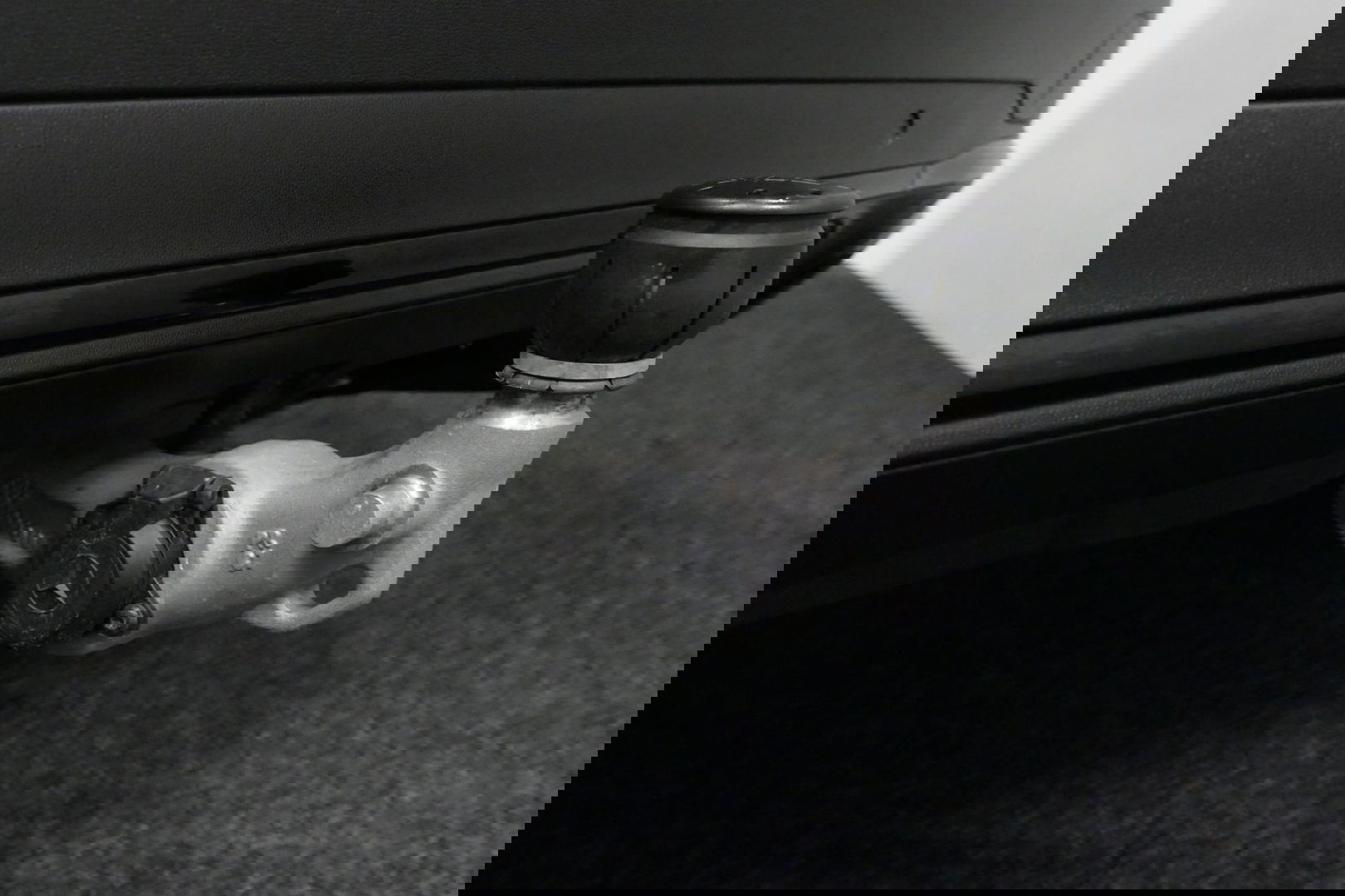 Mercedes-Benz GLC 300e 4MATIC AMG Line / Panamericana Grille / Panoramadak / Elektr. verstelbare voorstoelen + memory / Apple Carplay - Android Auto / Sfeerverlichting / Rondomzichtcamera / MANUFAKTUR kleur / Elektr. wegklapbare trekhaak / 21'' LMV / Keyless / LED High Per