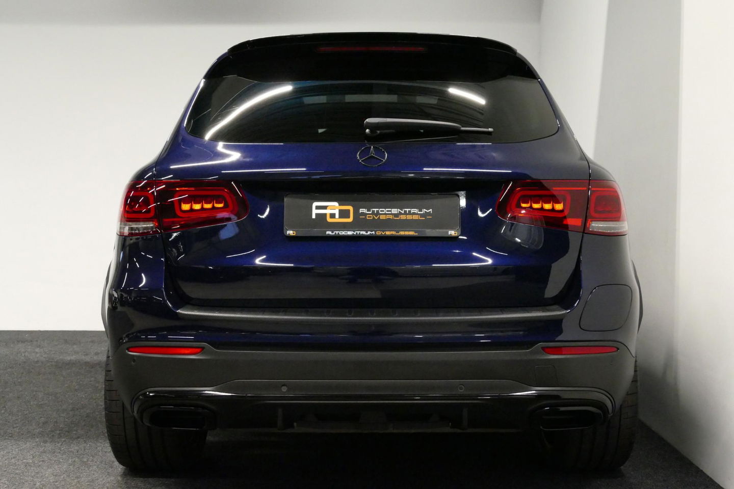 Mercedes-Benz GLC 300e 4MATIC AMG Line / Panamericana Grille / Panoramadak / Elektr. verstelbare voorstoelen + memory / Apple Carplay - Android Auto / Sfeerverlichting / Rondomzichtcamera / MANUFAKTUR kleur / Elektr. wegklapbare trekhaak / 21'' LMV / Keyless / LED High Per