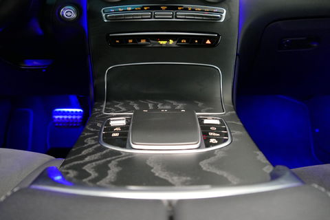 Mercedes-Benz GLC 300e 4MATIC AMG Line / Panamericana Grille / Panoramadak / Elektr. verstelbare voorstoelen + memory / Apple Carplay - Android Auto / Sfeerverlichting / Rondomzichtcamera / MANUFAKTUR kleur / Elektr. wegklapbare trekhaak / 21'' LMV / Keyless / LED High Per