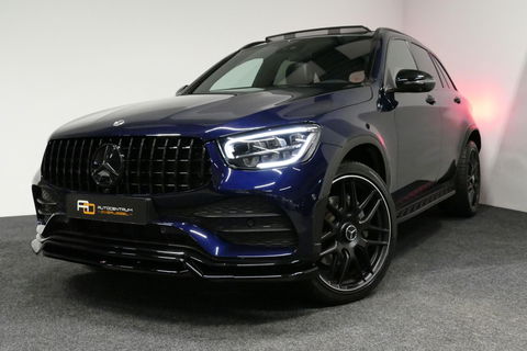 Mercedes-Benz GLC 300e 4MATIC AMG Line / Panamericana Grille / Panoramadak / Elektr. verstelbare voorstoelen + memory / Apple Carplay - Android Auto / Sfeerverlichting / Rondomzichtcamera / MANUFAKTUR kleur / Elektr. wegklapbare trekhaak / 21'' LMV / Keyless / LED High Per