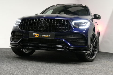 Mercedes-Benz GLC 300e 4MATIC AMG Line / Panamericana Grille / Panoramadak / Elektr. verstelbare voorstoelen + memory / Apple Carplay - Android Auto / Sfeerverlichting / Rondomzichtcamera / MANUFAKTUR kleur / Elektr. wegklapbare trekhaak / 21'' LMV / Keyless / LED High Per