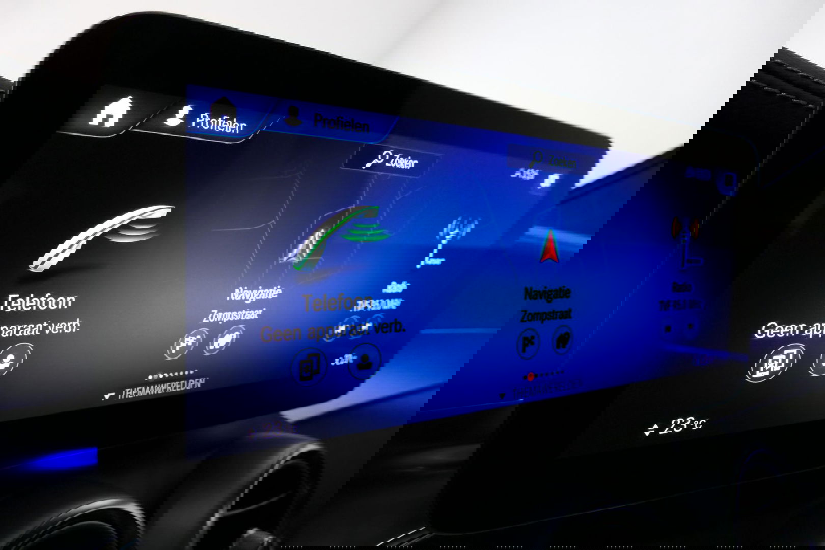 Mercedes-Benz GLC 300e 4MATIC AMG Line / Panamericana Grille / Panoramadak / Elektr. verstelbare voorstoelen + memory / Apple Carplay - Android Auto / Sfeerverlichting / Rondomzichtcamera / MANUFAKTUR kleur / Elektr. wegklapbare trekhaak / 21'' LMV / Keyless / LED High Per