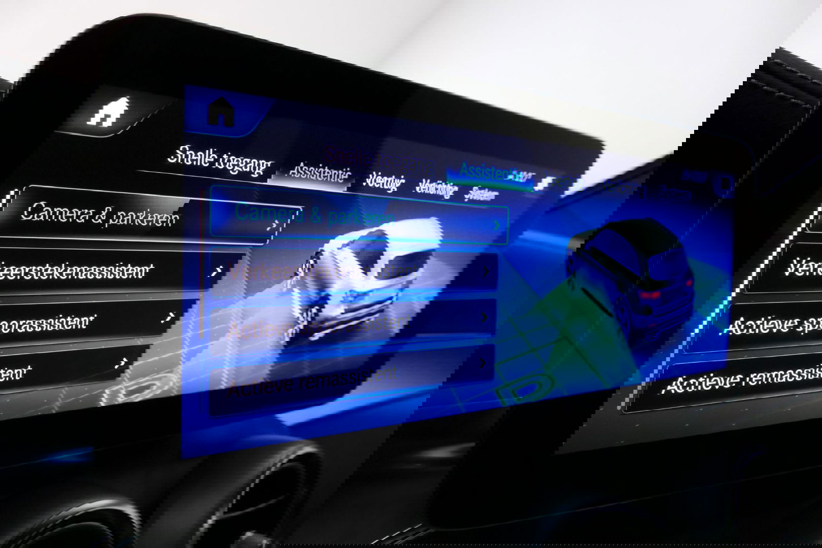 Mercedes-Benz GLC 300e 4MATIC AMG Line / Panamericana Grille / Panoramadak / Elektr. verstelbare voorstoelen + memory / Apple Carplay - Android Auto / Sfeerverlichting / Rondomzichtcamera / MANUFAKTUR kleur / Elektr. wegklapbare trekhaak / 21'' LMV / Keyless / LED High Per