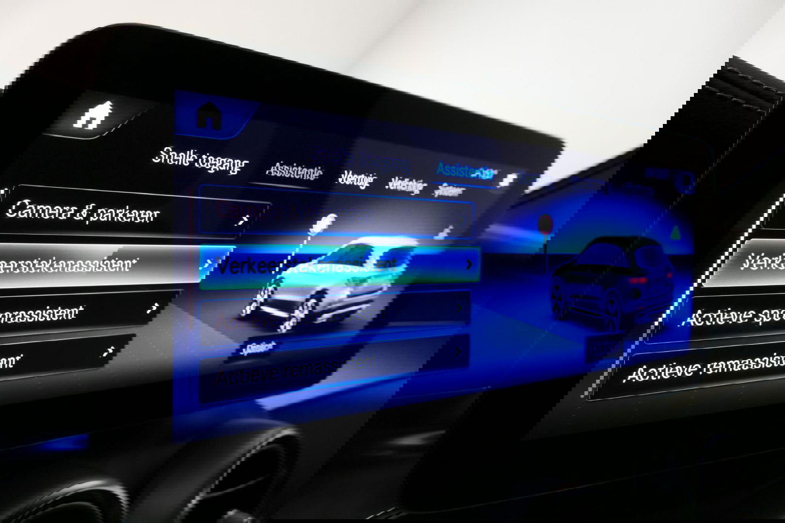 Mercedes-Benz GLC 300e 4MATIC AMG Line / Panamericana Grille / Panoramadak / Elektr. verstelbare voorstoelen + memory / Apple Carplay - Android Auto / Sfeerverlichting / Rondomzichtcamera / MANUFAKTUR kleur / Elektr. wegklapbare trekhaak / 21'' LMV / Keyless / LED High Per