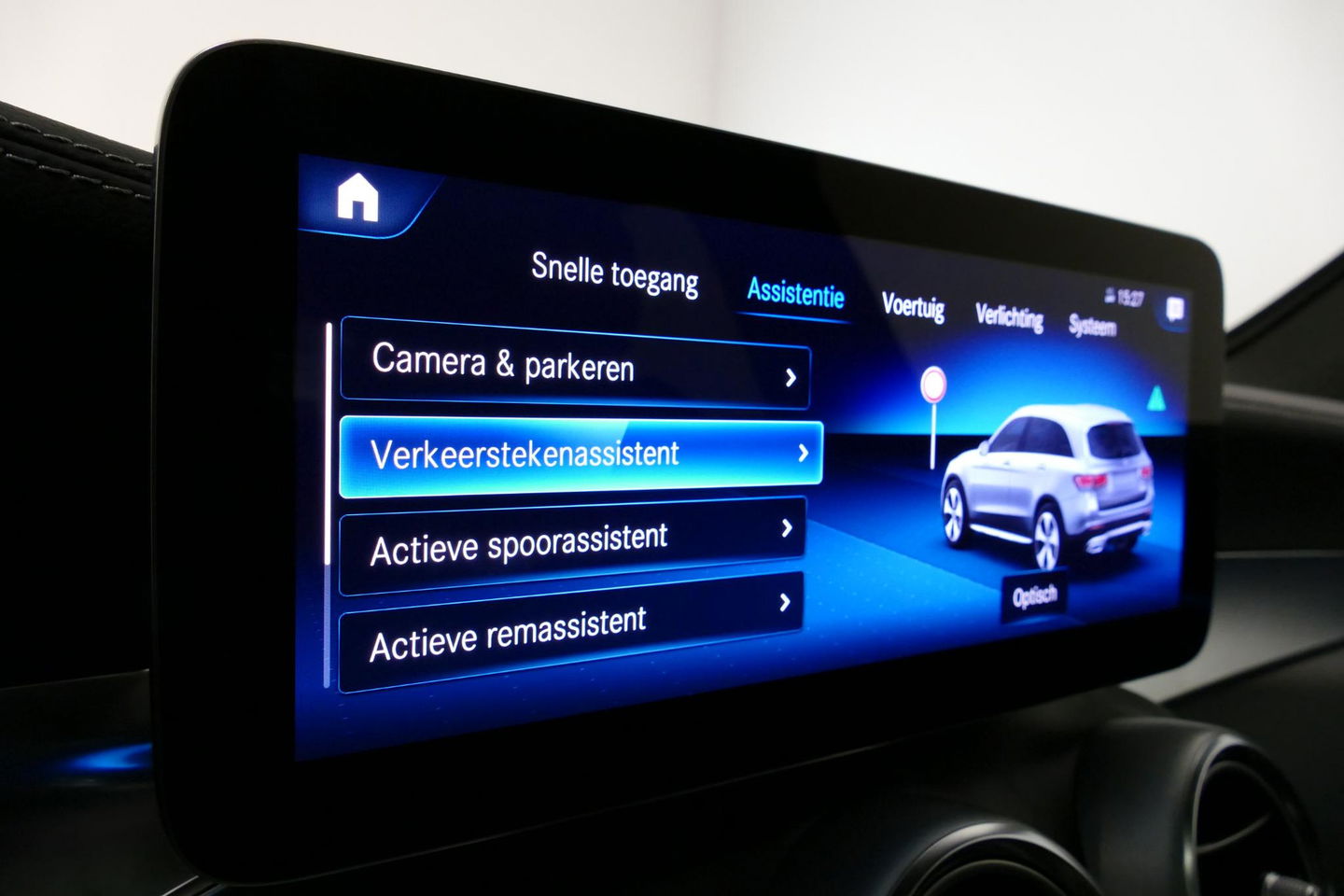 Mercedes-Benz GLC 300e 4MATIC AMG Line / Panamericana Grille / Panoramadak / Elektr. verstelbare voorstoelen + memory / Apple Carplay - Android Auto / Sfeerverlichting / Rondomzichtcamera / MANUFAKTUR kleur / Elektr. wegklapbare trekhaak / 21'' LMV / Keyless / LED High Per