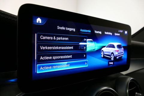 Mercedes-Benz GLC 300e 4MATIC AMG Line / Panamericana Grille / Panoramadak / Elektr. verstelbare voorstoelen + memory / Apple Carplay - Android Auto / Sfeerverlichting / Rondomzichtcamera / MANUFAKTUR kleur / Elektr. wegklapbare trekhaak / 21'' LMV / Keyless / LED High Per