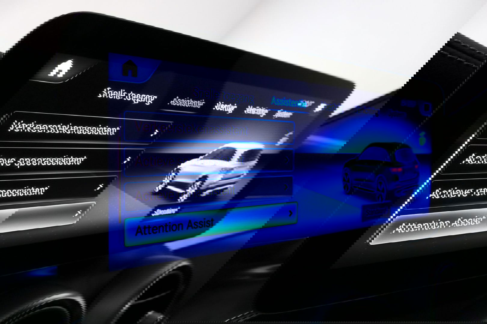 Mercedes-Benz GLC 300e 4MATIC AMG Line / Panamericana Grille / Panoramadak / Elektr. verstelbare voorstoelen + memory / Apple Carplay - Android Auto / Sfeerverlichting / Rondomzichtcamera / MANUFAKTUR kleur / Elektr. wegklapbare trekhaak / 21'' LMV / Keyless / LED High Per