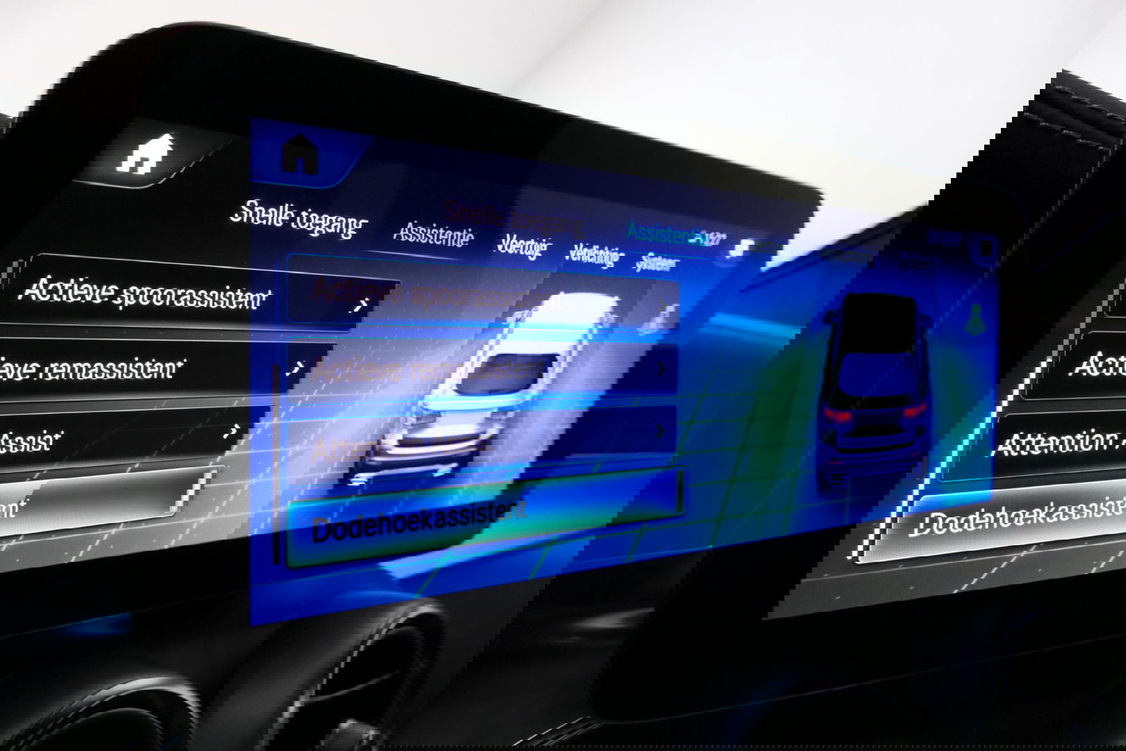 Mercedes-Benz GLC 300e 4MATIC AMG Line / Panamericana Grille / Panoramadak / Elektr. verstelbare voorstoelen + memory / Apple Carplay - Android Auto / Sfeerverlichting / Rondomzichtcamera / MANUFAKTUR kleur / Elektr. wegklapbare trekhaak / 21'' LMV / Keyless / LED High Per