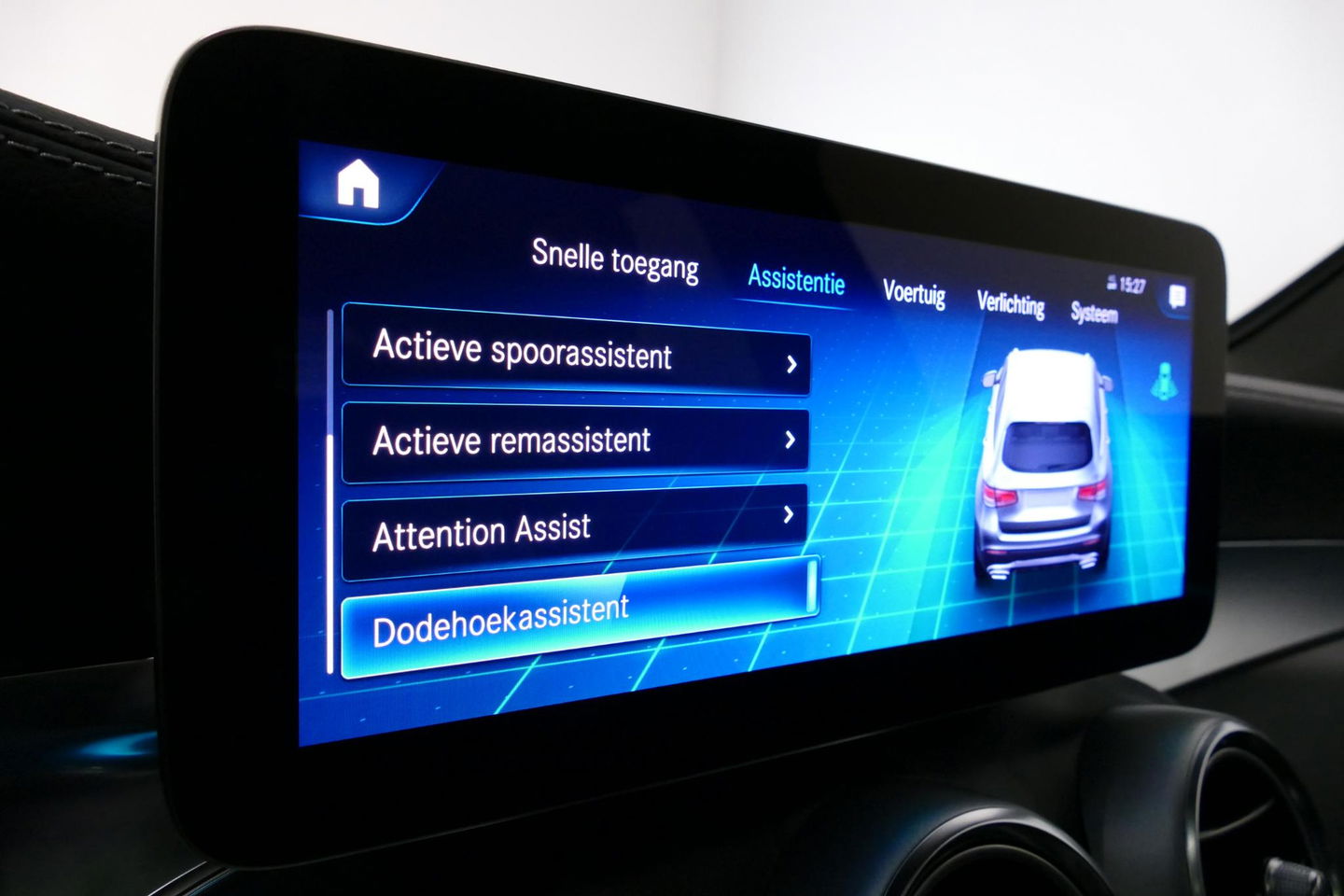 Mercedes-Benz GLC 300e 4MATIC AMG Line / Panamericana Grille / Panoramadak / Elektr. verstelbare voorstoelen + memory / Apple Carplay - Android Auto / Sfeerverlichting / Rondomzichtcamera / MANUFAKTUR kleur / Elektr. wegklapbare trekhaak / 21'' LMV / Keyless / LED High Per