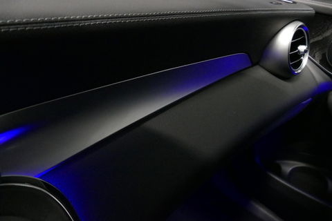 Mercedes-Benz GLC 300e 4MATIC AMG Line / Panamericana Grille / Panoramadak / Elektr. verstelbare voorstoelen + memory / Apple Carplay - Android Auto / Sfeerverlichting / Rondomzichtcamera / MANUFAKTUR kleur / Elektr. wegklapbare trekhaak / 21'' LMV / Keyless / LED High Per