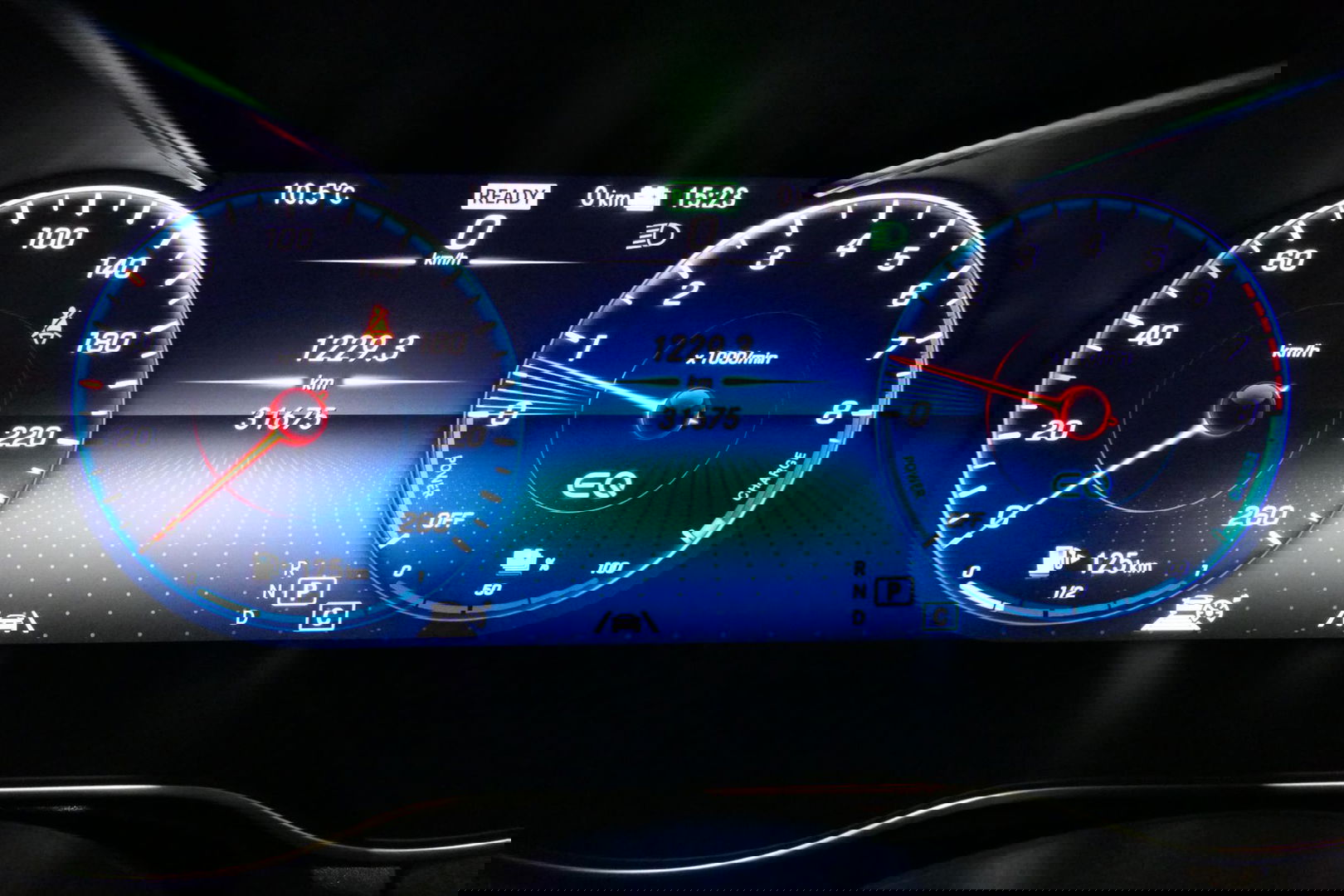 Mercedes-Benz GLC 300e 4MATIC AMG Line / Panamericana Grille / Panoramadak / Elektr. verstelbare voorstoelen + memory / Apple Carplay - Android Auto / Sfeerverlichting / Rondomzichtcamera / MANUFAKTUR kleur / Elektr. wegklapbare trekhaak / 21'' LMV / Keyless / LED High Per