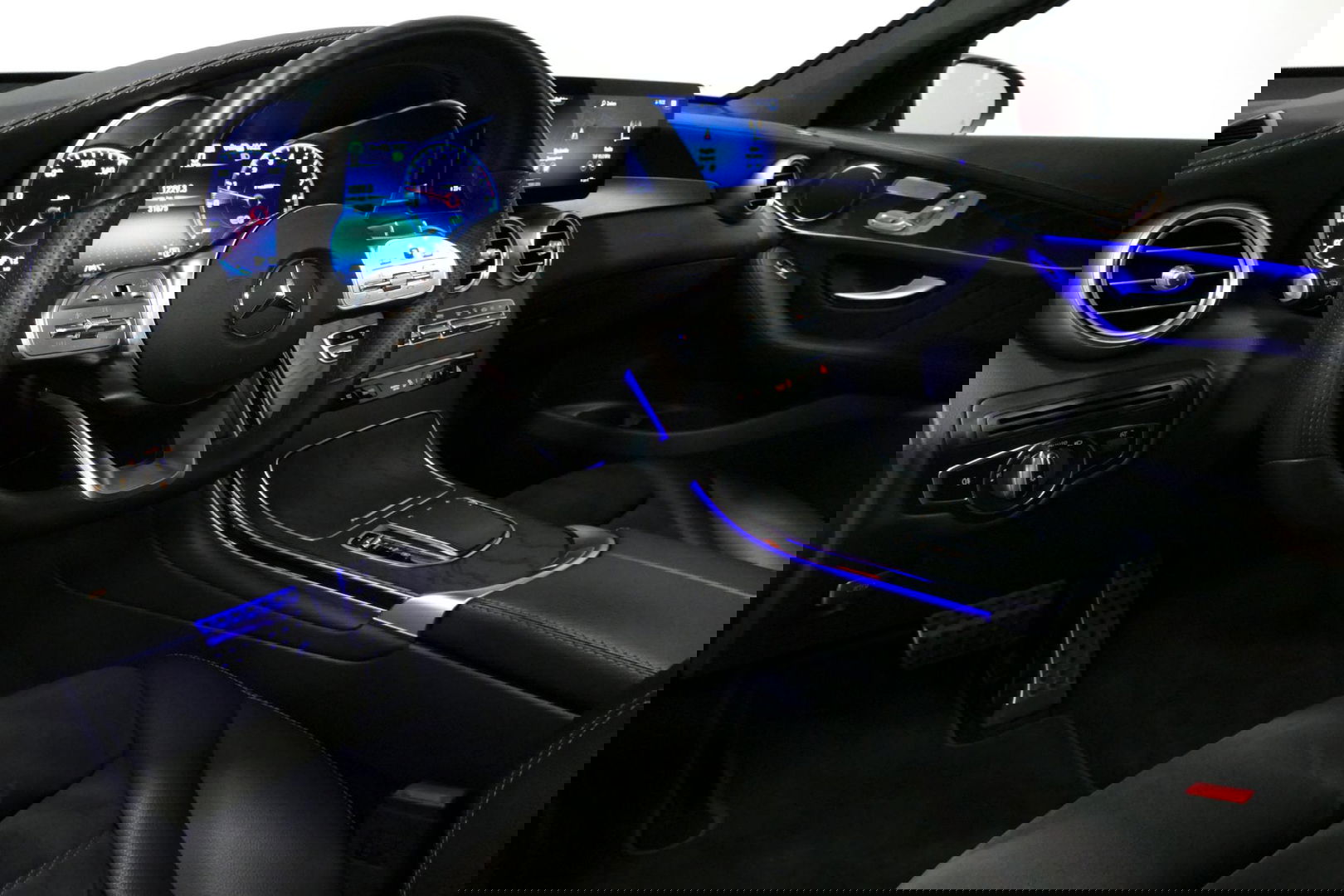 Mercedes-Benz GLC 300e 4MATIC AMG Line / Panamericana Grille / Panoramadak / Elektr. verstelbare voorstoelen + memory / Apple Carplay - Android Auto / Sfeerverlichting / Rondomzichtcamera / MANUFAKTUR kleur / Elektr. wegklapbare trekhaak / 21'' LMV / Keyless / LED High Per