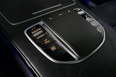 Mercedes-Benz GLC 300e 4MATIC AMG Line / Panamericana Grille / Panoramadak / Elektr. verstelbare voorstoelen + memory / Apple Carplay - Android Auto / Sfeerverlichting / Rondomzichtcamera / MANUFAKTUR kleur / Elektr. wegklapbare trekhaak / 21'' LMV / Keyless / LED High Per