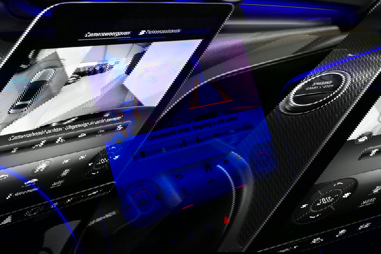 Mercedes-Benz C-Klasse 300 e AMG Line / C63s AMG Diffuser / Panamericana Grill / Panoramadak / Elektr. verstelbare voorstoelen + memory / Head-up Display / Ambienteverlichting Premium / Stoelverwarming / Apple Carplay - Android Auto / Rondomzichtcamera / 20'' LMV / LED High Per